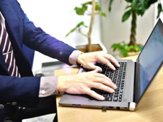 内部統制におけるログ管理の重要性。実践のポイントやおすすめのツールを紹介