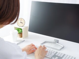 会計事務所では難しい？テレワーク管理の実態や課題・導入のポイントを事例とともに解説