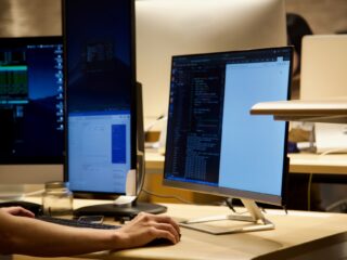 バージョン管理とは？仕組みと導入メリット・おすすめのツールなどを解説