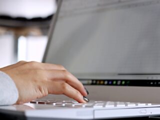 Excel（エクセル）によるパスワード管理の危険性とは？安全な管理方法を解説