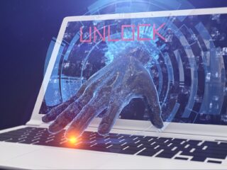 踏み台攻撃とは？仕組みや被害事例・企業として取るべき対策を解説