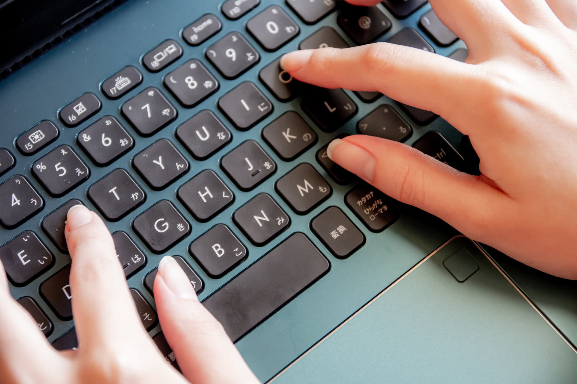 PCの遠隔操作とは？仕組みや方法・注意点・セキュリティ対策などを解説