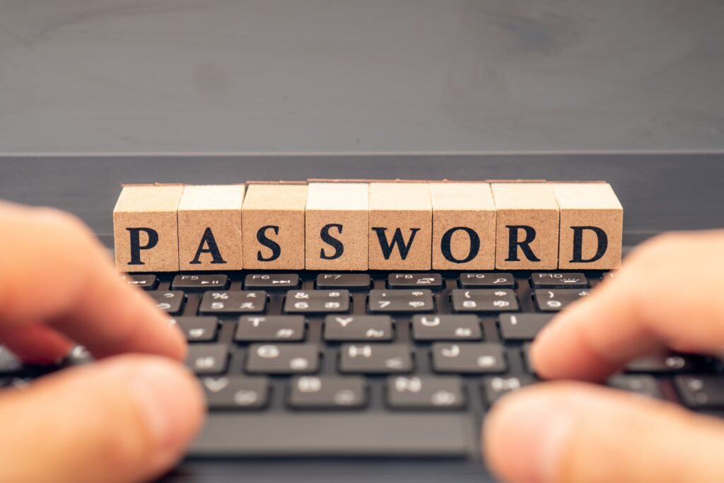 パスワードの定期変更は非推奨？デメリットと安全に管理するためのポイントを解説