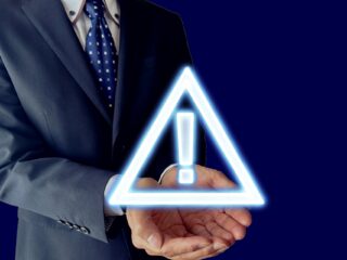 不正のトライアングルとは？不正が起きる構造と再発防止のポイントを解説