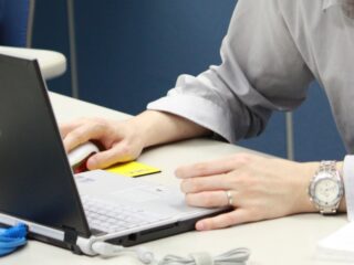 情シスの課題と解決策。ひとり情シス・属人化を解消するDX戦略