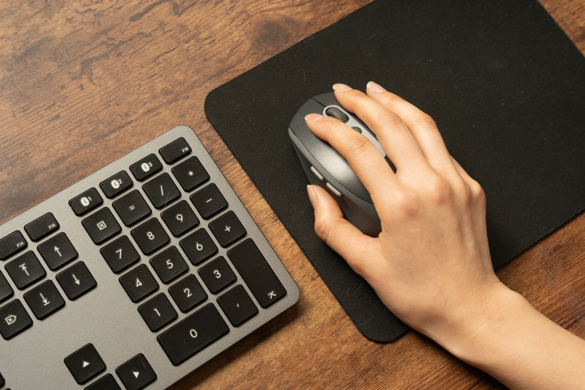 マウスジグラーとは何か？種類や仕組み、不正な利用への対処法などを解説