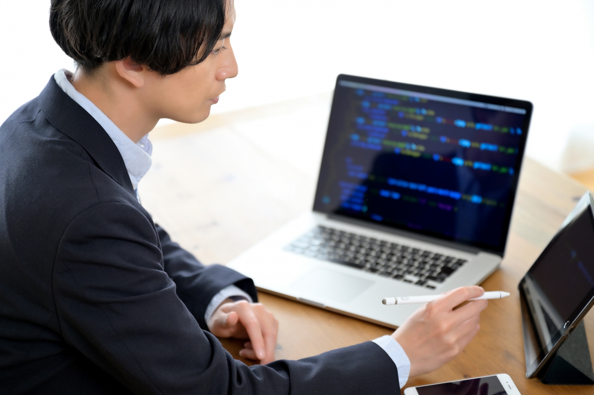 パソコンを遠隔操作する方法とは？仕組み・メリットと安全に使うポイントを解説