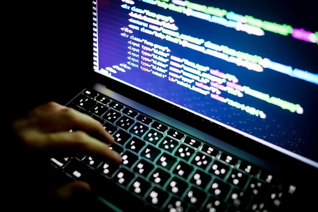 証跡として残すべきログとは？PC操作ログの種類と効率的な管理方法を解説