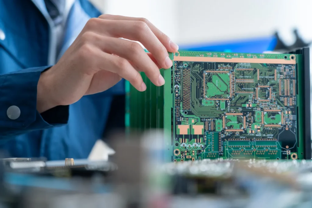 第三者保守とは？EOSL後の機器を延命しIT投資の時期を見極める判断基準を解説