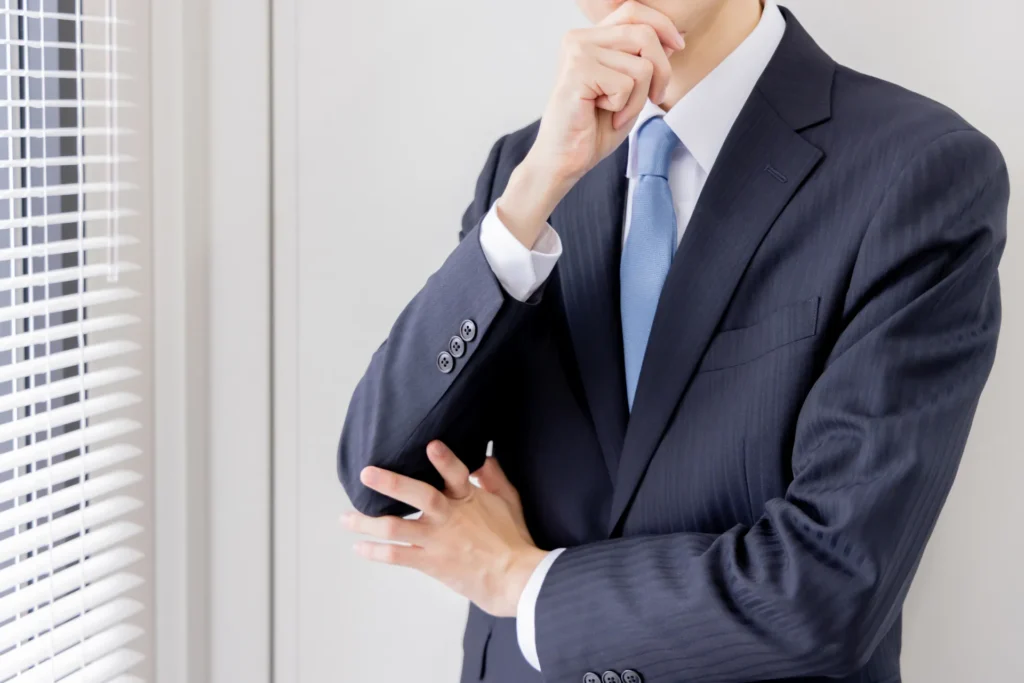 ひとり情シスが退職したらどうする？企業が直面するリスクと引き継ぎ・属人化対策